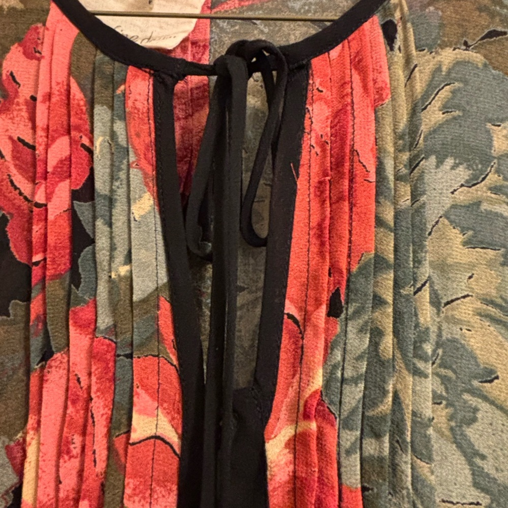 Floral Women's Top - Black and Red - Picture 2 of 4